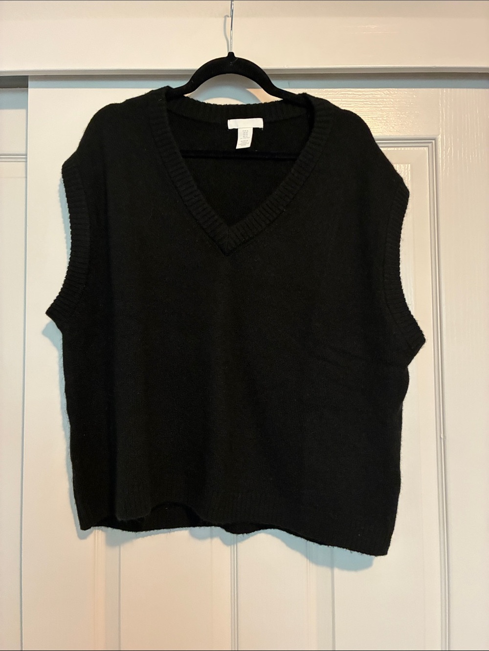 H&M Black V-Neck Sleeveless Sweater Vest